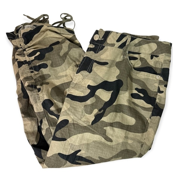 𝅺THE Route 66 Camo Cargo Capri Pants (Size 16) - Picture 3 of 8
